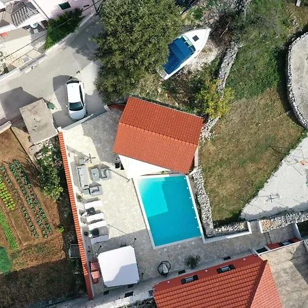 Islander House With Pool *