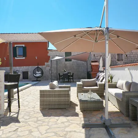 Vikendica Islander House With Pool Trogir