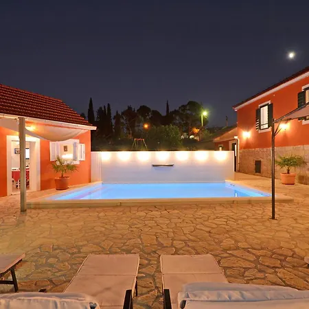 Islander House With Pool Trogir