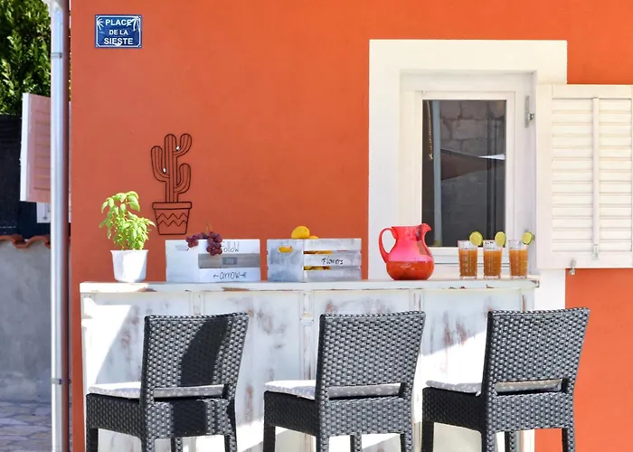 Islander House With Pool Ferienhaus