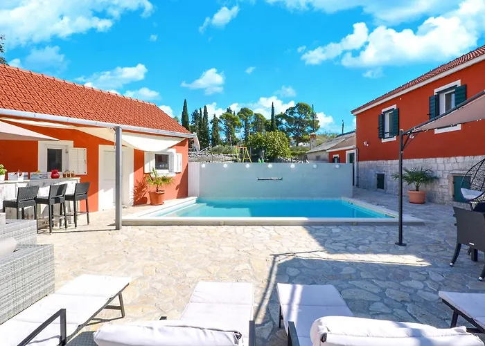 Islander House With Pool *