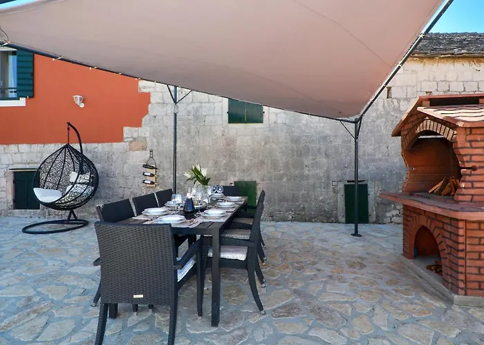 Islander House With Pool Ferienhaus Trogir