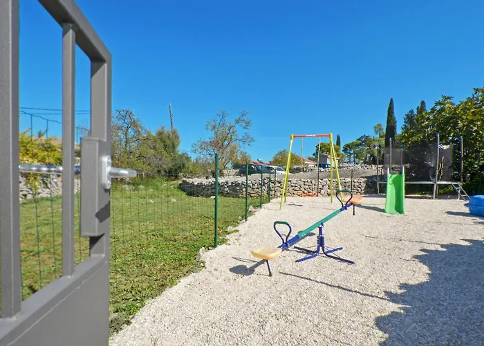 Islander House With Pool