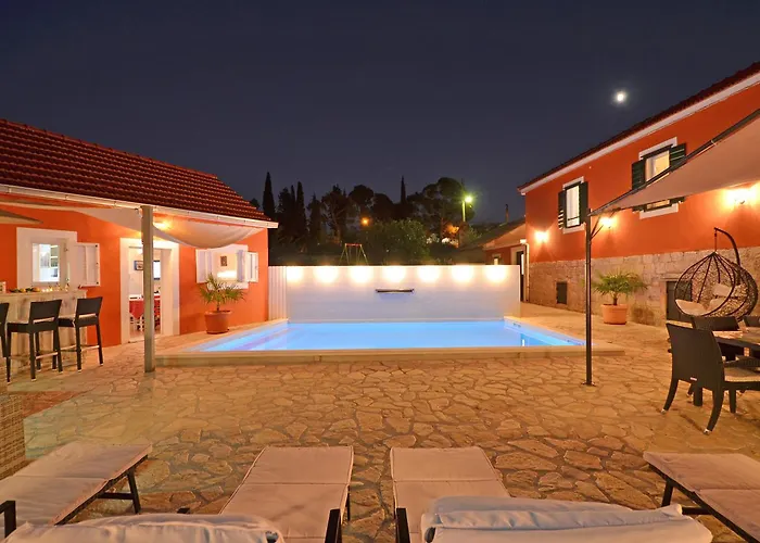 Islander House With Pool Trogir