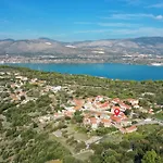 Casa vacanze Islander House With Pool Traù