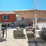 Casa vacanze Islander House With Pool Traù