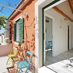 Islander House With Pool Traù