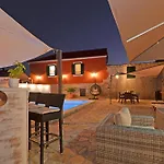 Islander House With Pool Casa vacanze *