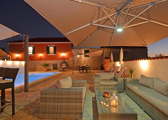 Islander House With Pool * Trogir