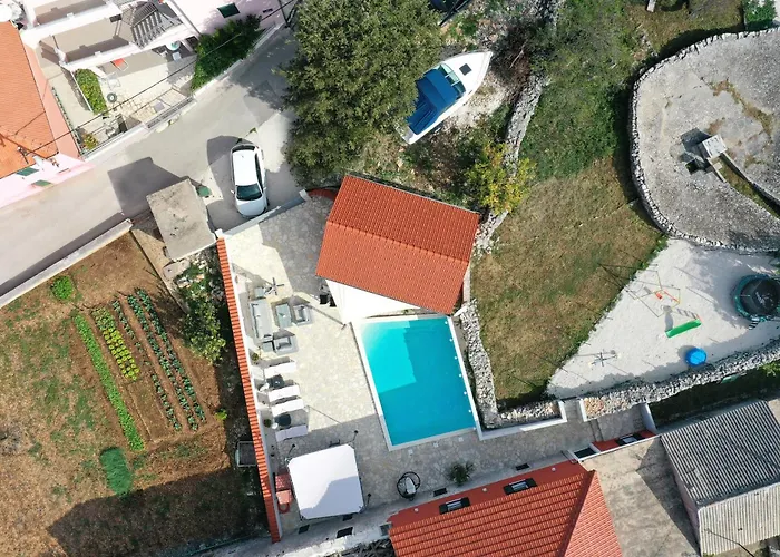 Islander House With Pool *