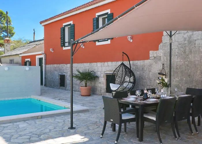 Islander House With Pool Trogir