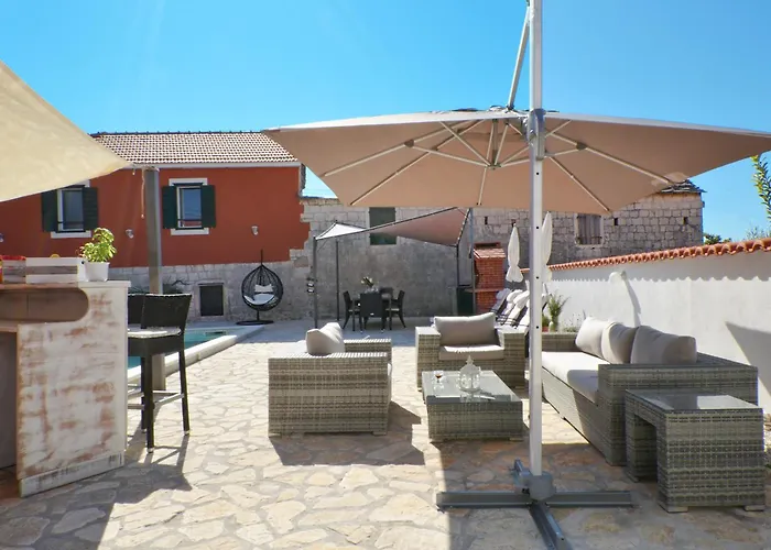 Vikendica Islander House With Pool Trogir