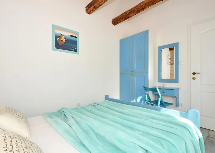 Islander House With Pool